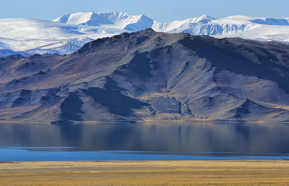 visit mongolia lakes 